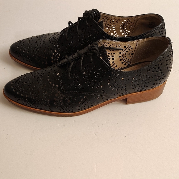 Louise et Cie Black Perforated Leather Cut Outs Oxfords - Picture 5 of 10